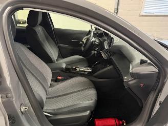 Peugeot 208  picture 10