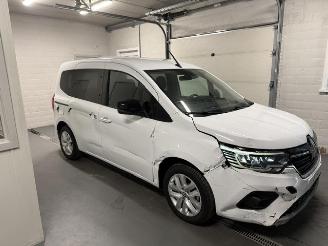 Voiture accidenté Renault Kangoo // NUR 8000 KM // 2024/7