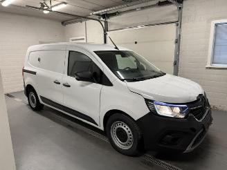 Damaged car Renault Kangoo  2025/3