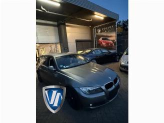 krockskadad bil auto BMW 3-serie 2009/6