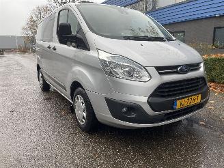 krockskadad bil auto Ford Transit 2.2 DC 2014/8