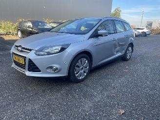 Vaurioauto  passenger cars Ford Focus 1.6 92kw 2012/8