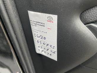 Toyota Yaris 5drs hybrid picture 10