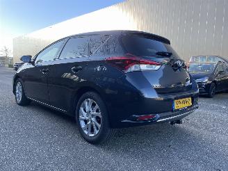 Vaurioauto  passenger cars Toyota Auris 1.8 hybrid 2015/3