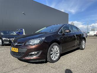 Coche accidentado Opel Astra 1.4T 103KW Sedan 2013/10