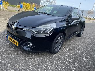 Unfallwagen Renault Clio 5drs airco 2015/7