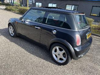 krockskadad bil auto Mini Cooper 1.6 aut. 2004/9