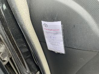 Toyota Yaris 1.0 5drs picture 9