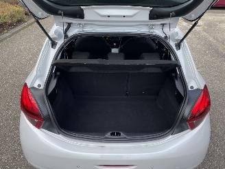 Peugeot 208 1.2 60kw picture 9