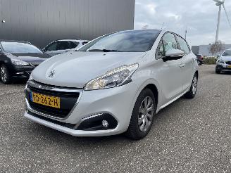 Schadeauto Peugeot 208 1.2 60kw 2017/1
