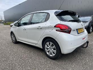 Peugeot 208 1.2 60kw picture 6