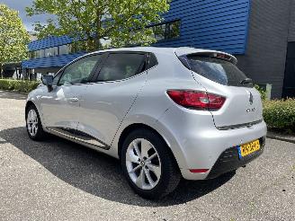 krockskadad bil auto Renault Clio 5drs airco 2018/5