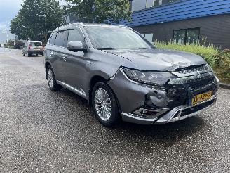 škoda osobní automobily Mitsubishi Outlander 2.4 plug in hybrid 2019/1