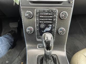 Volvo V-60 2.4 D plug in hybrid picture 10