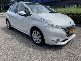 Peugeot 208 1.2 5drs clima picture 5