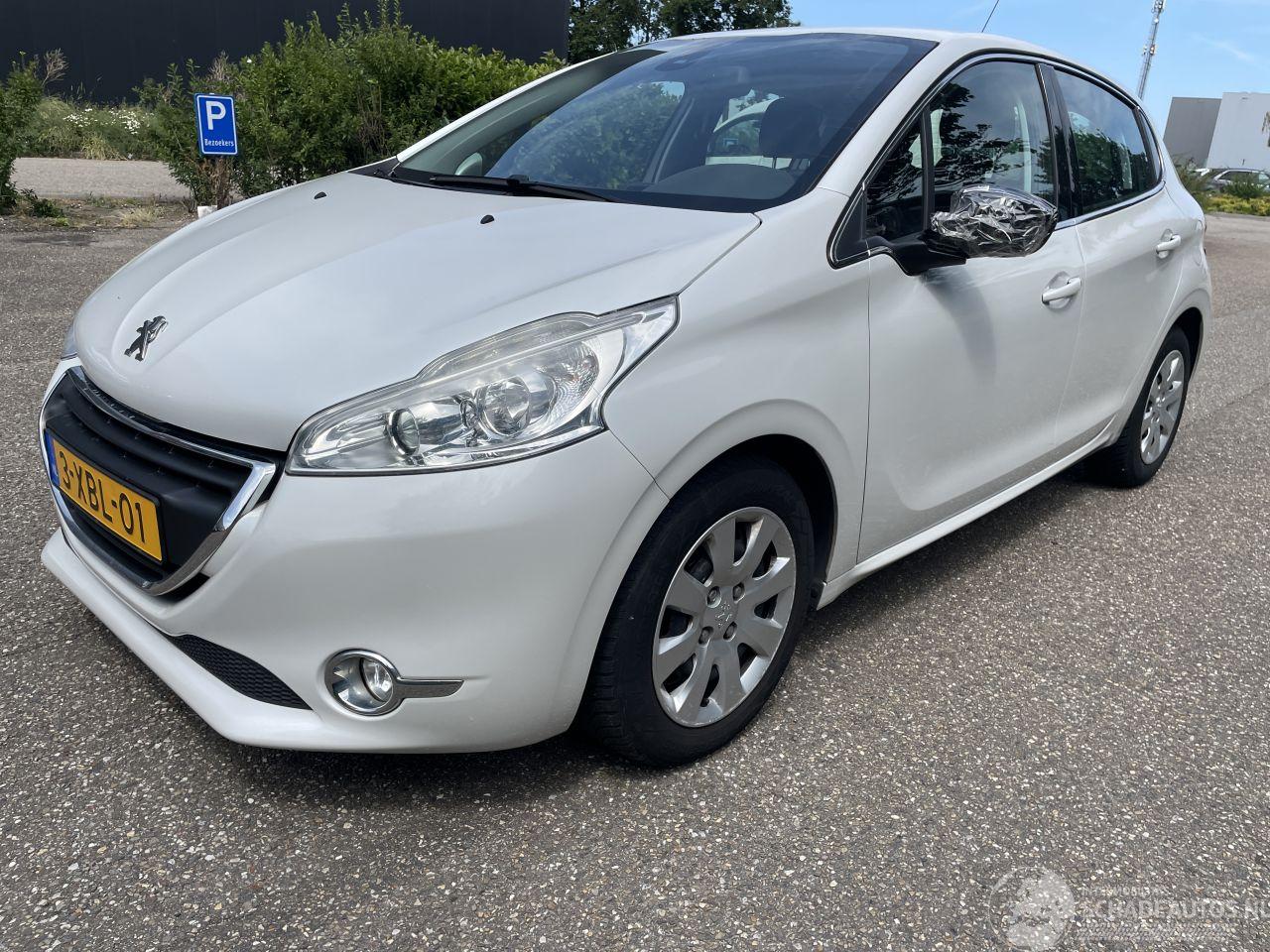 Peugeot 208 1.2 5drs clima