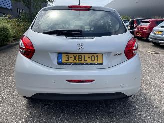 Peugeot 208 1.2 5drs clima picture 6