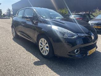 Coche accidentado Renault Clio 1.5dci 2015/10