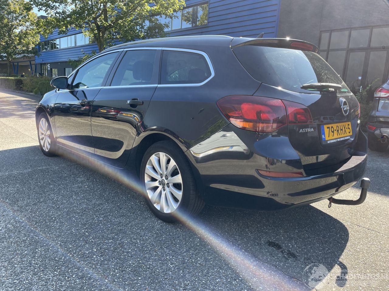 Opel Astra 1.4 Cosmo
