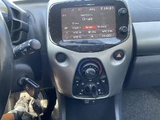 Toyota Aygo 5drs xplay picture 13