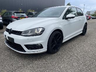 Schadeauto Volkswagen Golf 2.0 tdi 110kw Aut. R-Line 2016/5