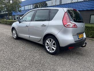 damaged passenger cars Renault Scenic 2.0 Aut. 2011/4