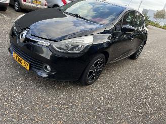 damaged passenger cars Renault Clio 1.5 dci 2013/3