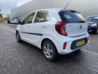Damaged car Kia Picanto 1.0 5drs airco 2017/12