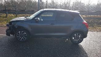 skadebil auto Suzuki Swift AUTOMAAT 2023/10