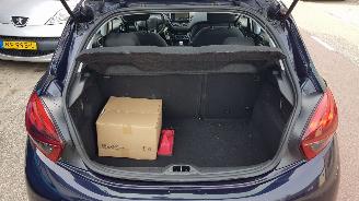 Peugeot 208 1.2 pure tech picture 16