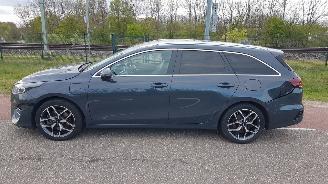 Schadeauto Kia Ceed 1.6GDi PHEV 77KW 2023/4