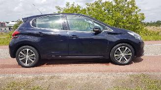 skadebil auto Peugeot 208 110PK  6-bak 2019/11