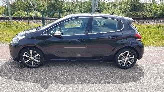 Peugeot 208 110PK  6-bak picture 7