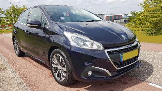skadebil auto Peugeot 208 110PK  6-bak 2019/11