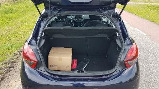 Peugeot 208 110PK  6-bak picture 16