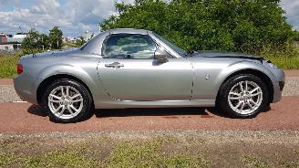 Unfallwagen Mazda MX-5 HARDTOP rijdt nieuw 2011/7