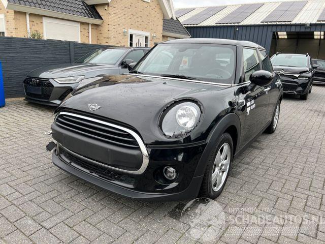 Mini One 75KW Essential Trim Navi