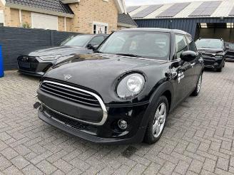 uszkodzony samochody osobowe Mini One 75KW Essential Trim Navi 2021/3