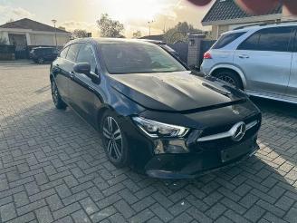 krockskadad bil auto Mercedes Cla-klasse 180 Shooting Brake Urban 2021/9
