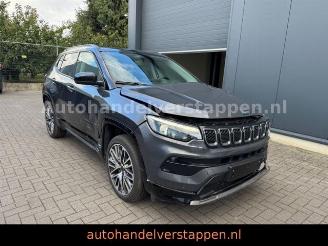 Schadeauto Jeep Compass 1.3l T4-PHEV 177kW Summit Automatik 4WD 2024/7
