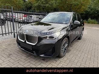 krockskadad bil auto BMW iX1 20 eDrive M Sportpaket Leder LED Navi+ 2025/3