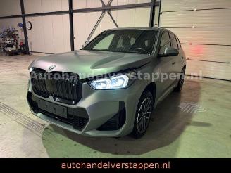 krockskadad bil auto BMW iX1 30 xDrive M Sport Harman Pano HUD Leder 2023/6