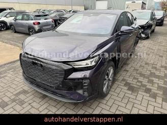 krockskadad bil auto Audi Q4 e-tron 45 e-tron 195KW Quattro ADVANCED 2024/4