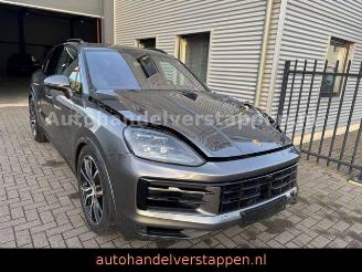 Vrakbiler auto Porsche Cayenne E-Hybrid Exclusive Design Matric ACC 2024/5