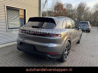 krockskadad bil auto Porsche Cayenne E-Hybrid Exclusive Design Matric ACC 2024/5