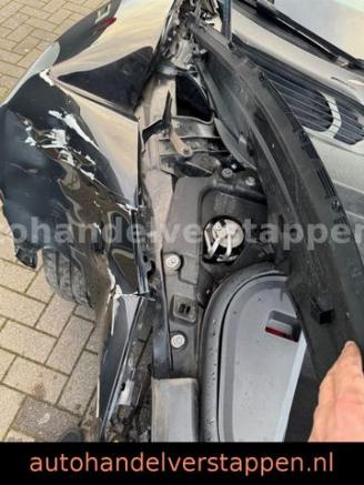 Porsche Taycan 350KW Panorama-Glasdach Leder 20zoll picture 17