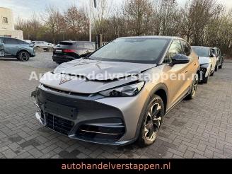 krockskadad bil auto Cupra Tavascan 210 kW Endurance 82KWH VOLL 2025/2