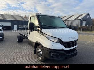 krockskadad bil bedrijf Iveco Daily 35C16 HI-MATIC KLIMA Fahrgestell 2023/7
