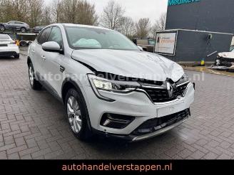 krockskadad bil auto Renault Arkana E-TECH 1.6L 145 TECHNO 2022/9