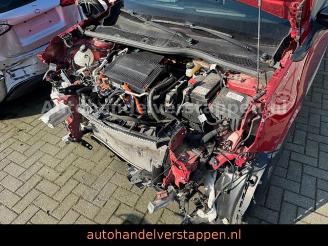 Peugeot 2008 e- - GT - 136PS Automatik Elixir Rood picture 19